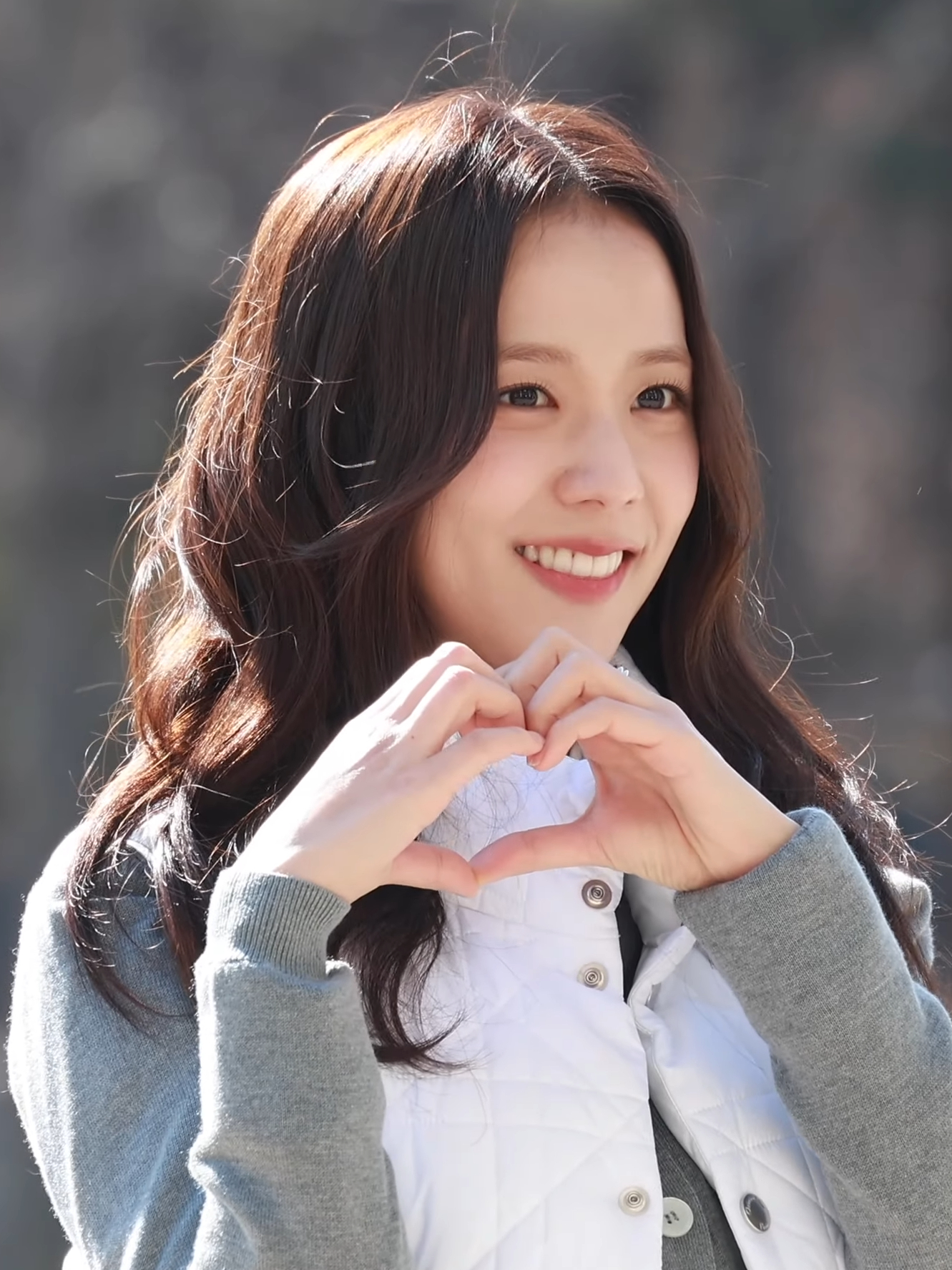 JISOO making a hand-heart gesture on February 19, 2025