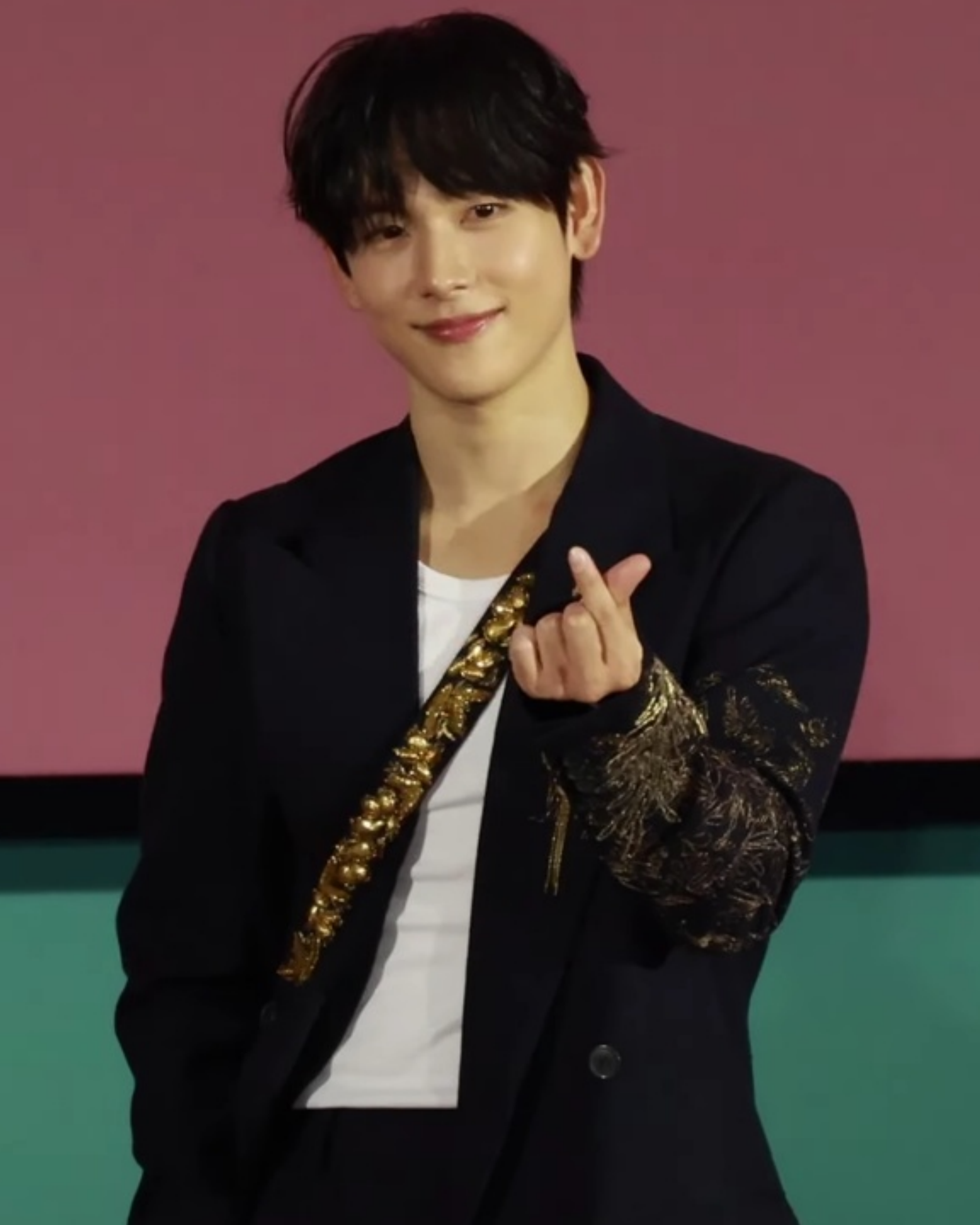 Yim Si-wan at a press conference in December 2024